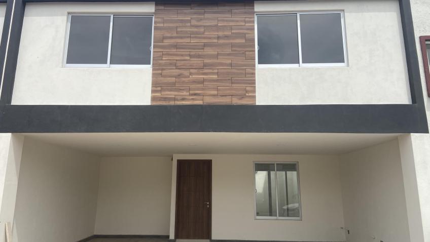 Casa en Venta, FRACC LAGOS ATRÁS DE EXPLANADA  | Se encuentra ubicado en Momoxpan, Puebla | Vendo y Rento